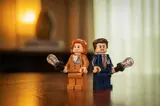 Mulder and Scully with lights