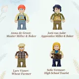 Minifigures with names and roles.